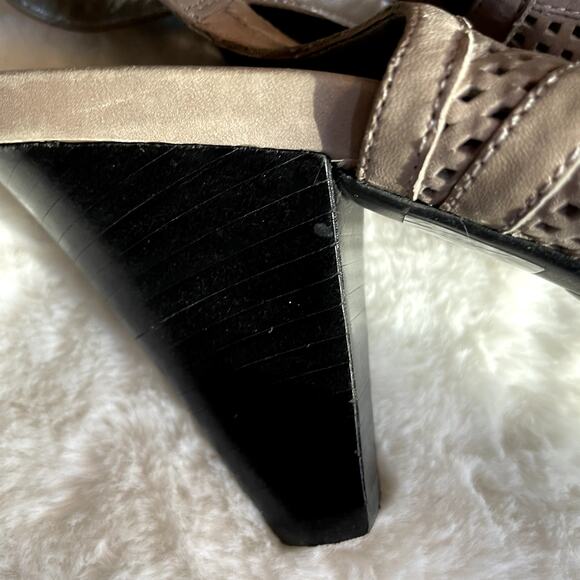 Me Too Women's 3.5" heel open toe strap back shoe Size 8 Leather Dollie - Picture 8 of 9